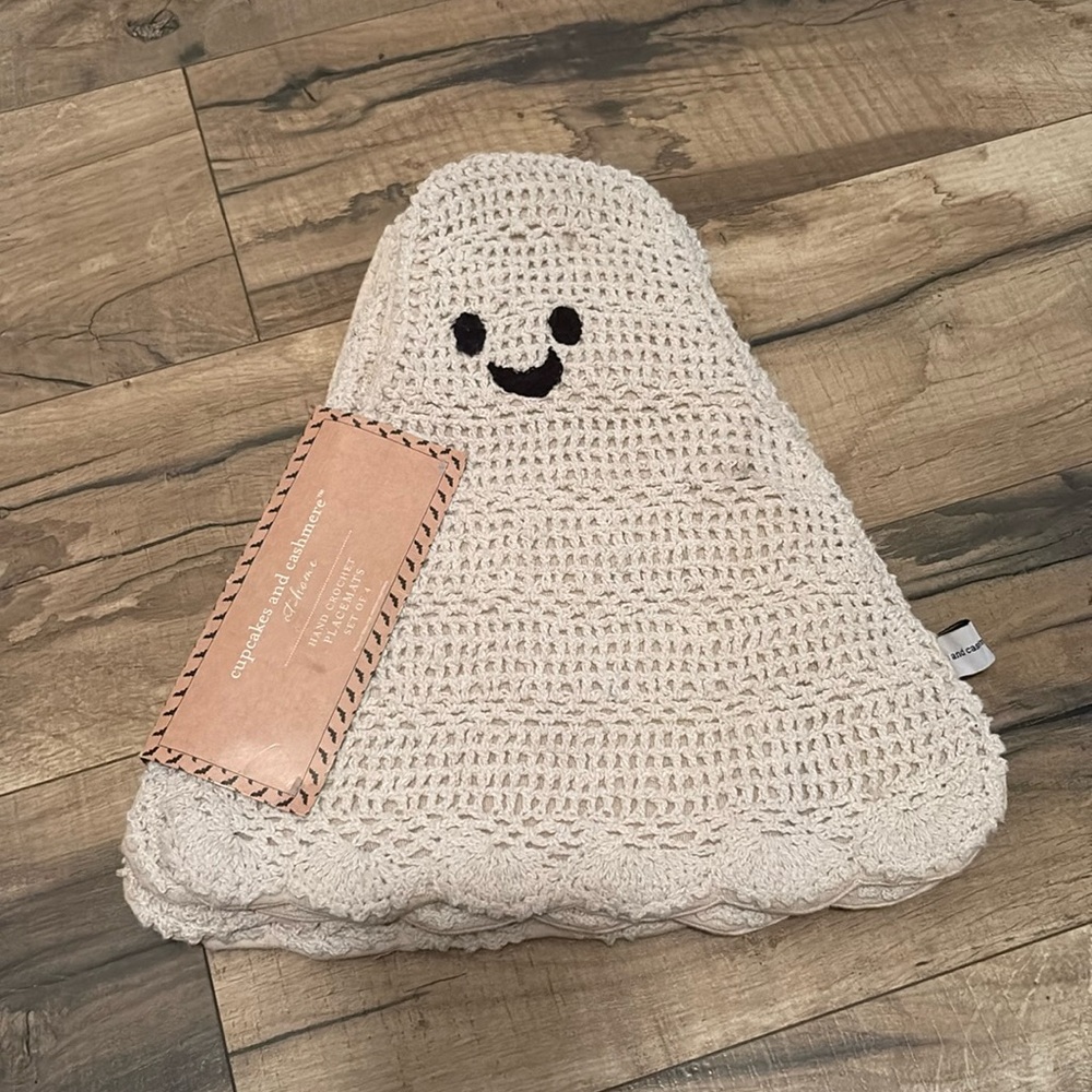 CUPCAKES AND CASHMERE Set Of 4 Crochet Ghost Placemats